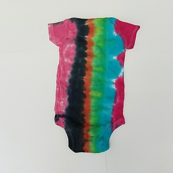 Gerber onesie 3 to 6 months tie dye - Picture 3 of 3